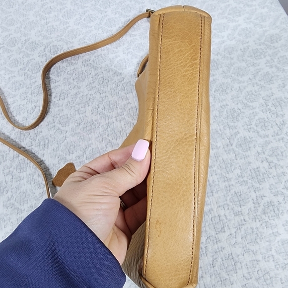 Tan Genuine Leather Crossbody Shoulder Bag with Turn Lock - Picture 5 of 9